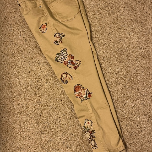 DG2 DIANE GILMAN Jeans Embroidered Embellished NWOT!! Size 12 - Picture 16 of 16